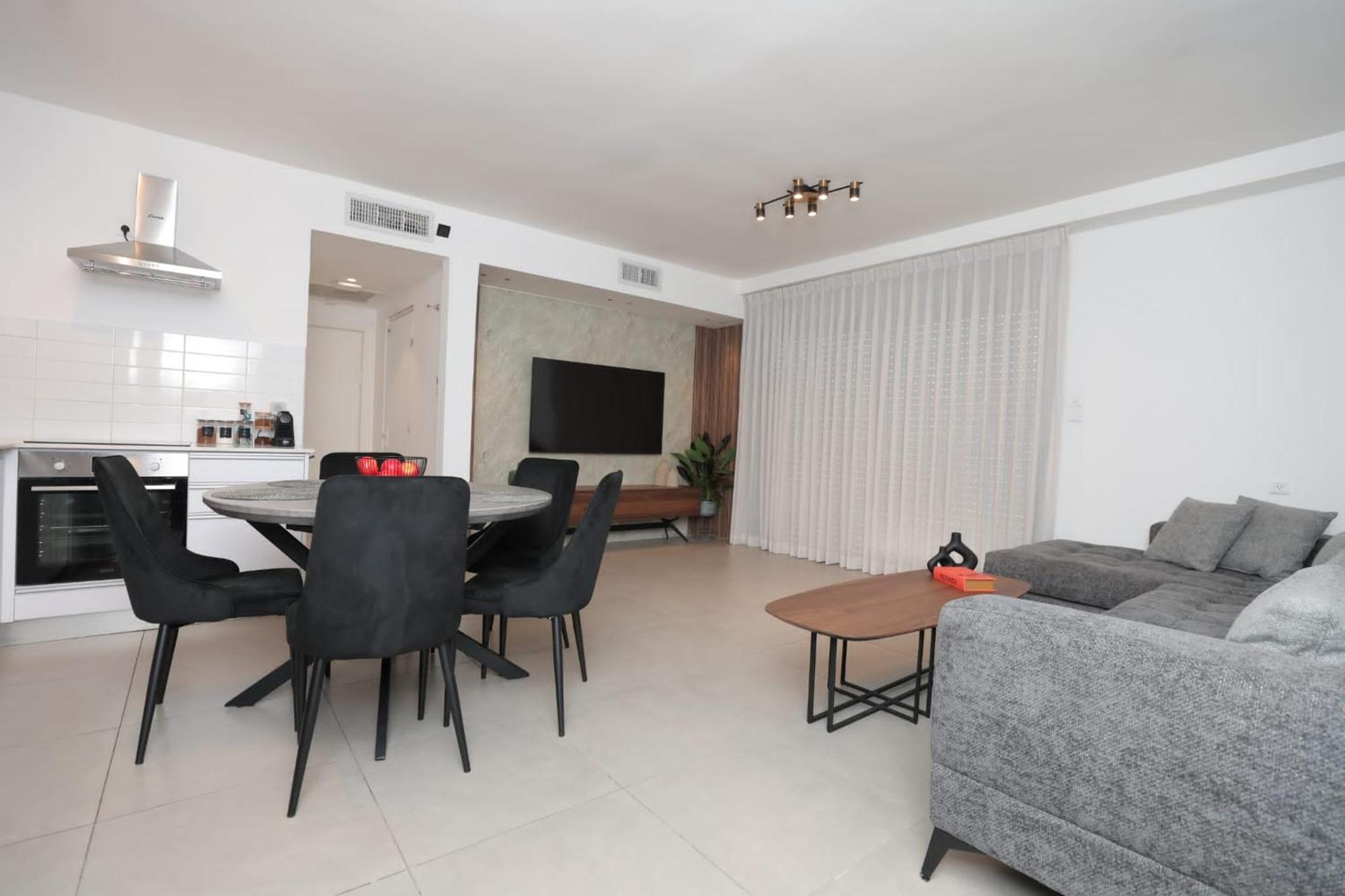 Luxury Queen Royal Park Apartment *